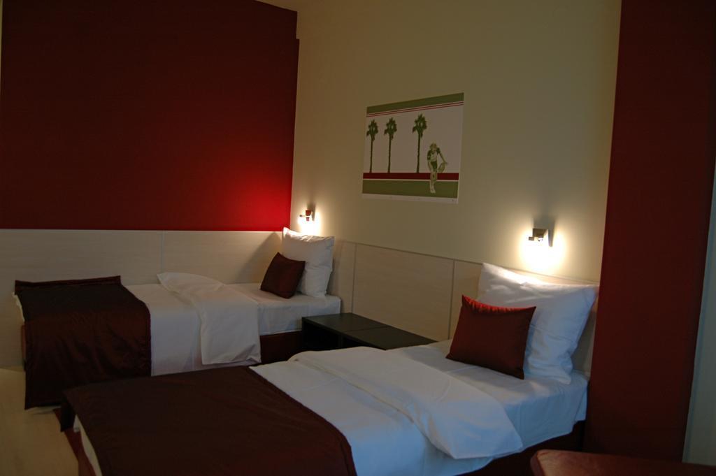Hotel Elit Novi Sad Rum bild